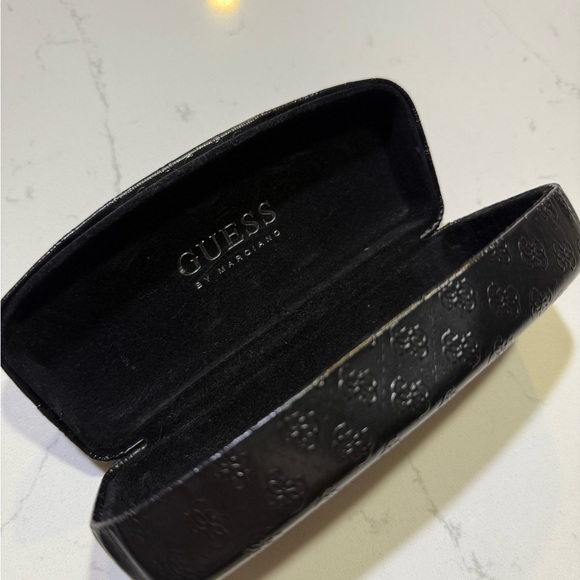 Guess Women's Y2K Vintage 2008 Sunglasses - Picture 10 of 10